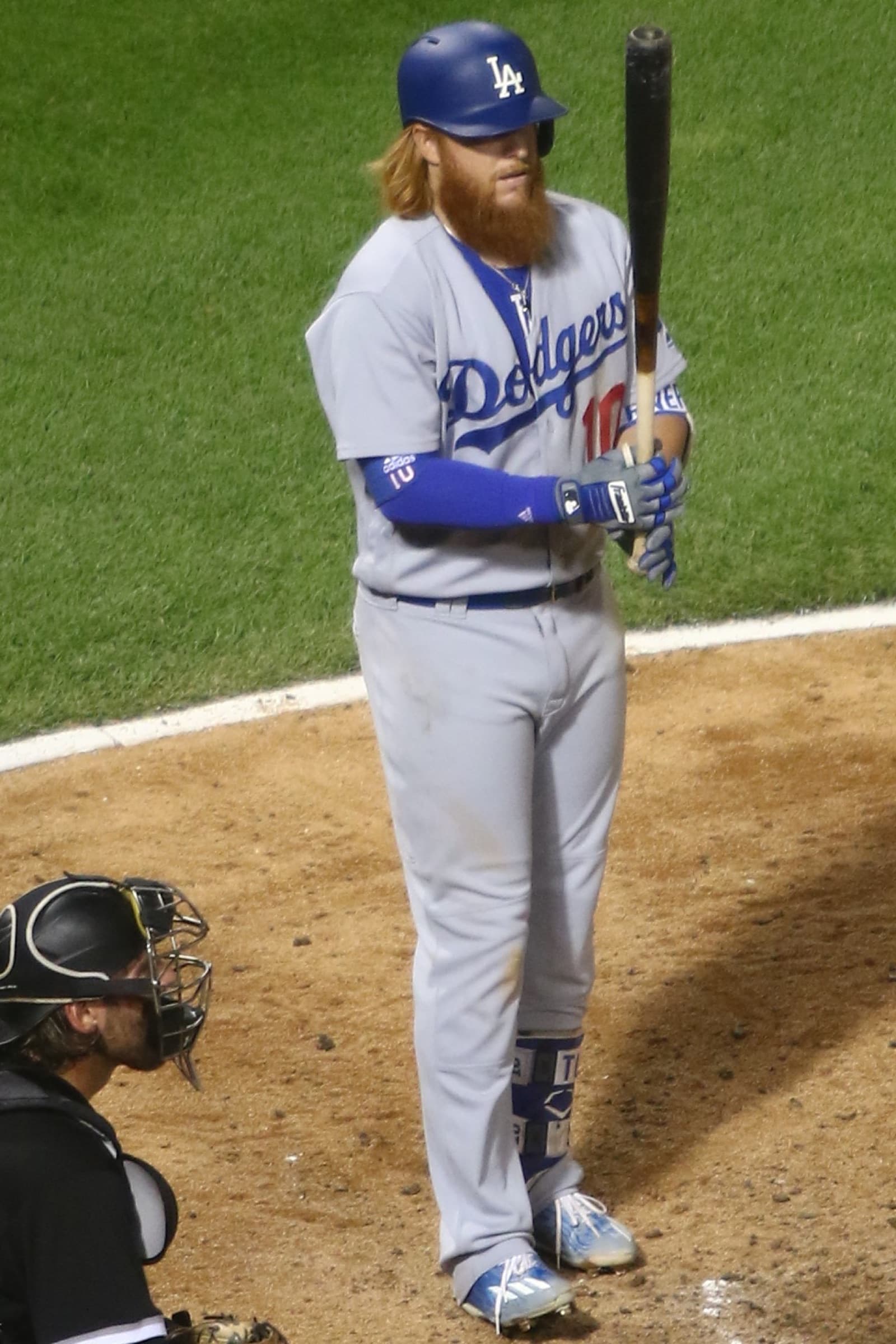 Justin Turner at bat for the Los Angeles Dodgers in 2017